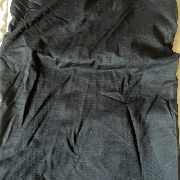 Black racerback forever 21 athletic top - Picture 2 of 8